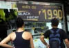 Primeira parcela do 13° salário cai na Black Friday; saiba por quê