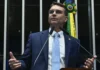 Com Moraes pressionado por domiciliar, Flávio faz ofensiva sobre STF