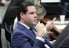 Diálogos Flávio-Vorcaro: dia de silêncio e de desconforto no bolsonarismo
