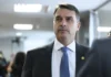 Flávio nega conhecer Vorcaro a banqueiro e, após áudio, não é recebido