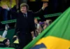 ‘Repulsa’: a mensagem do governo brasileiro que convocou embaixador argentino após discurso de Milei em lançamento da candidatura de Flávio Bolsonaro