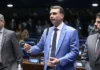 Flávio Bolsonaro critica STF e fala em indicar mulheres para o Supremo