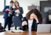 ‘Perceba agora’: 3 sinais emocionais de que o trabalho está consumindo sua vida, segundo coach